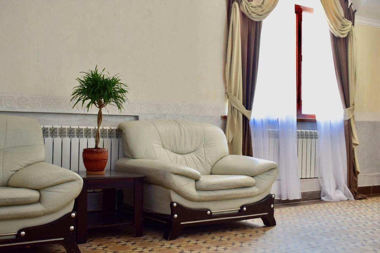 Dostar Inn Shymkent Ngoại thất bức ảnh