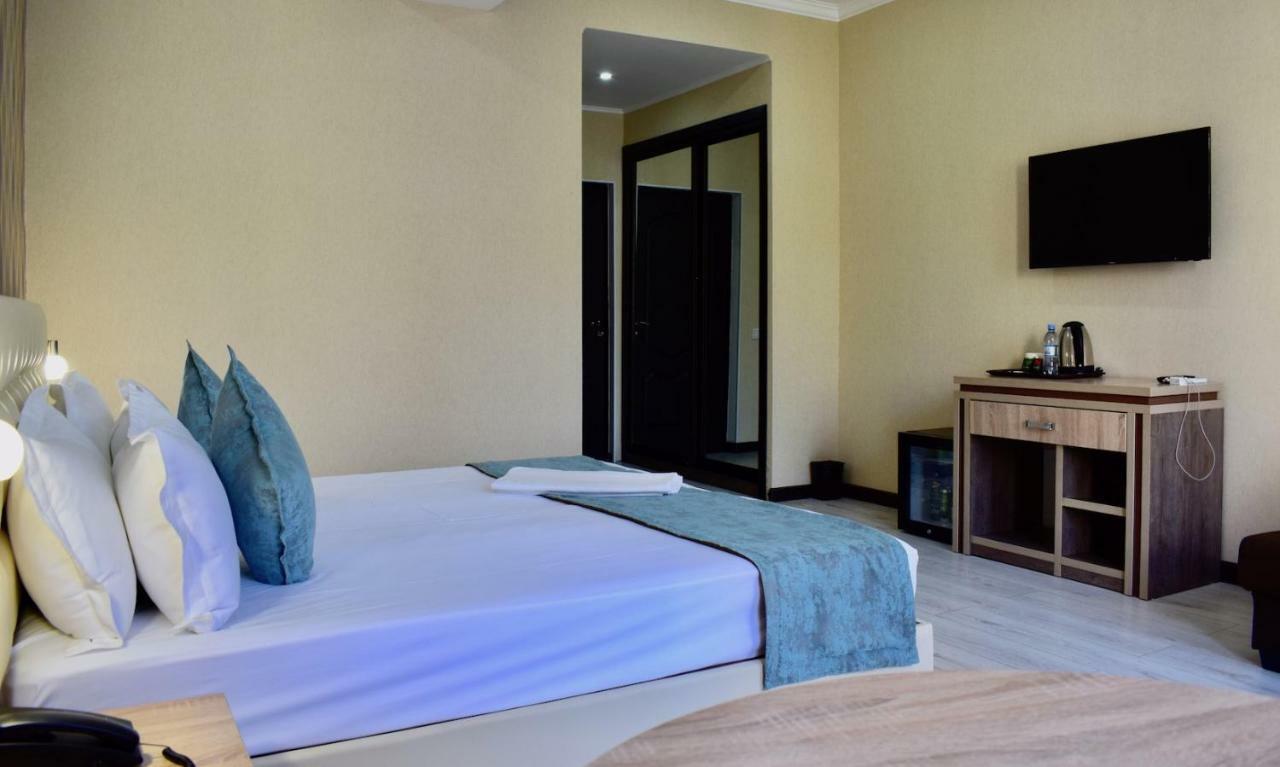 Dostar Inn Shymkent Ngoại thất bức ảnh